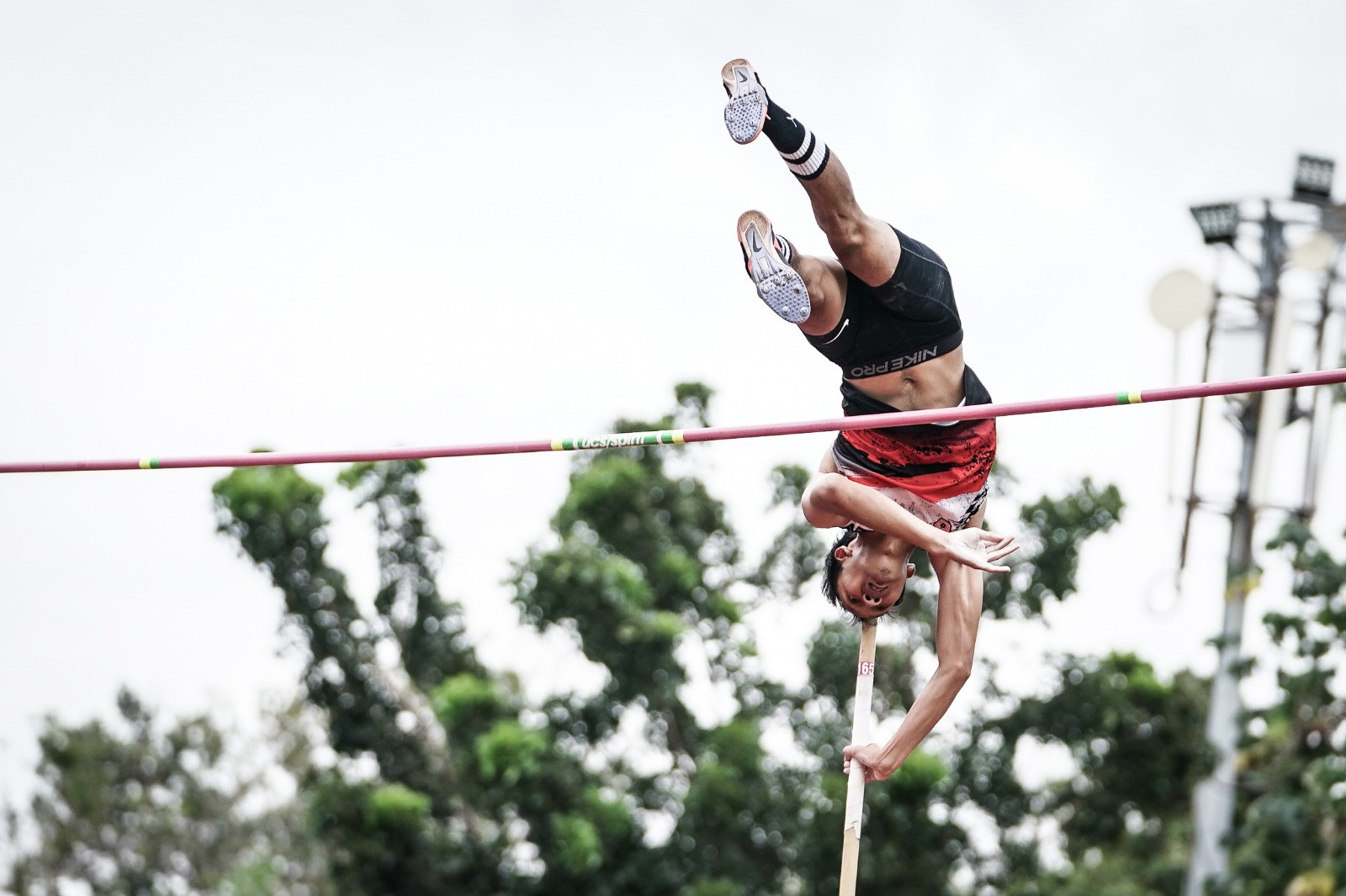 Lompat galah dalam invitasi atletik PB PASI