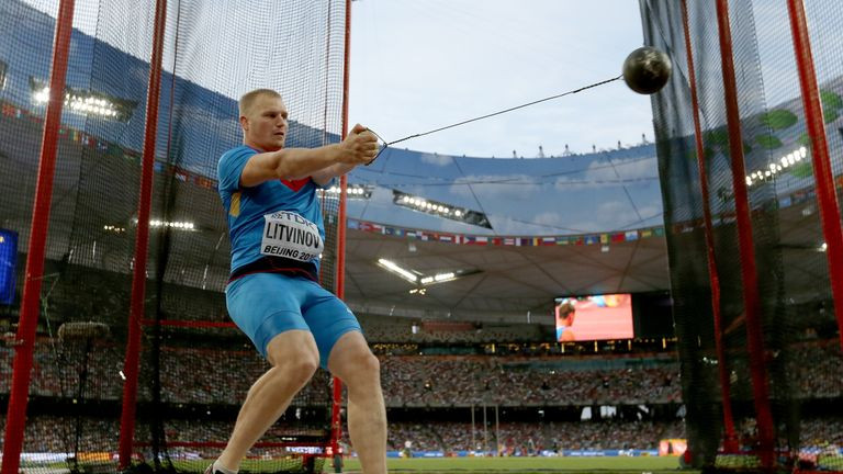 Sergey Litvinov dalam kejuaraan atletik di dunia